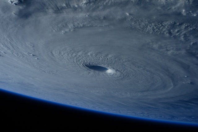You are currently viewing Hurricane Erin 2025: Why This Category 5 Storm Broke Rapid Intensification Records