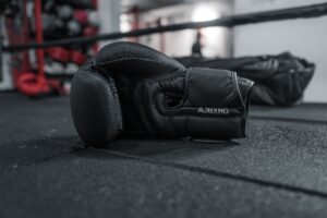 Read more about the article Jake Paul Boxing on Netflix: What Fans Need to Know About the Super-Fight and Its Impact